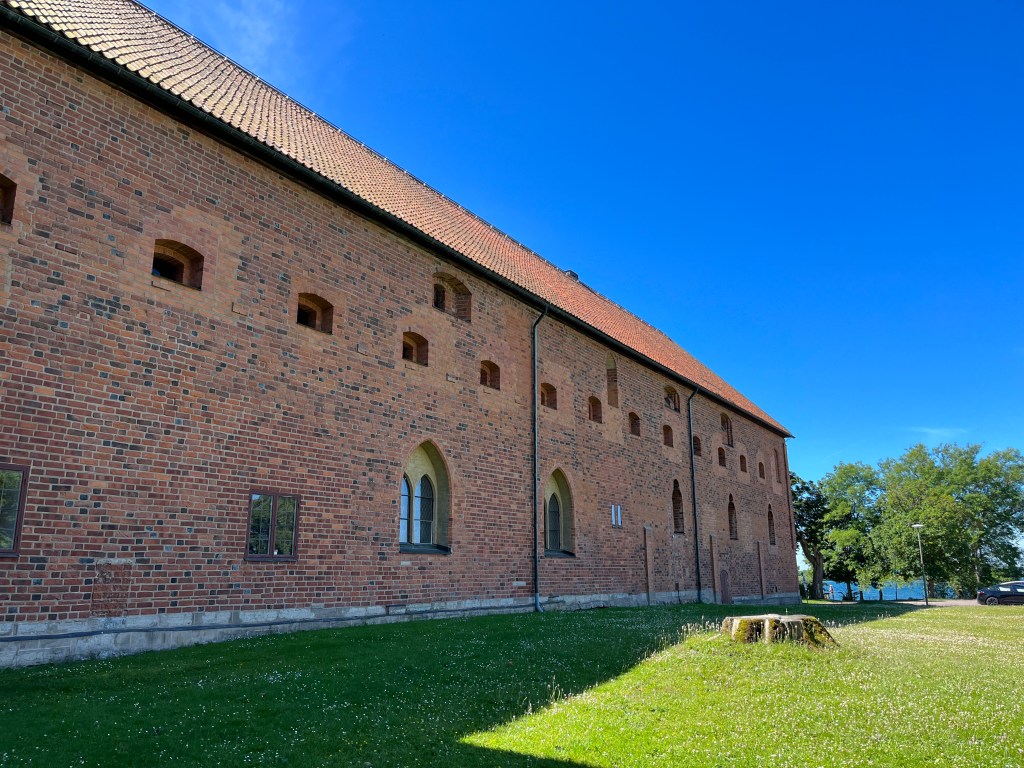 Kungapalatset från Magnus Erikssons tid. Fasad mot sjön.